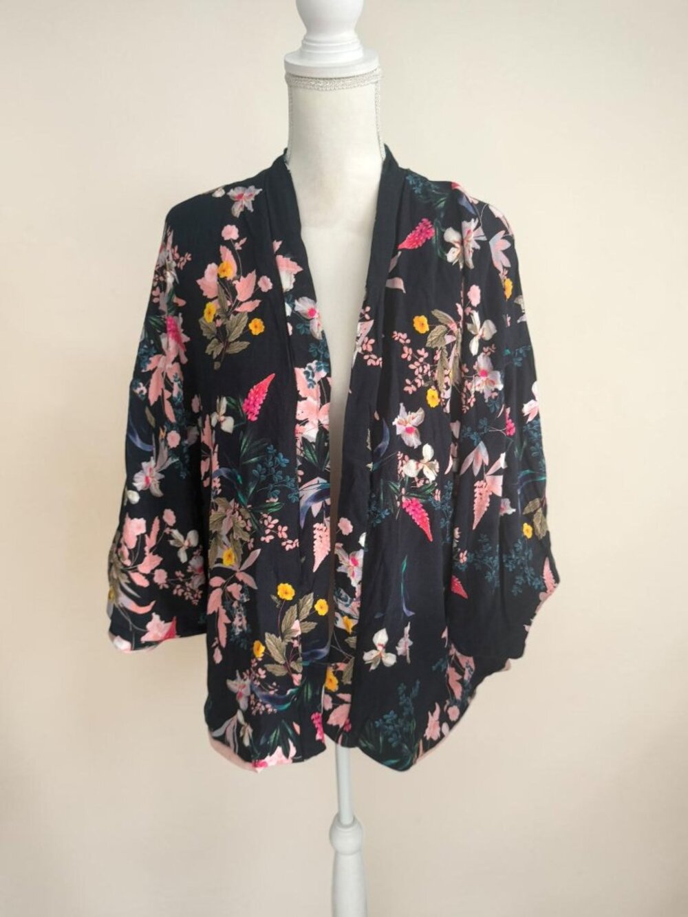 ADRIENNE VITTADINI Floral Kimono Style Blazer Size L / XL